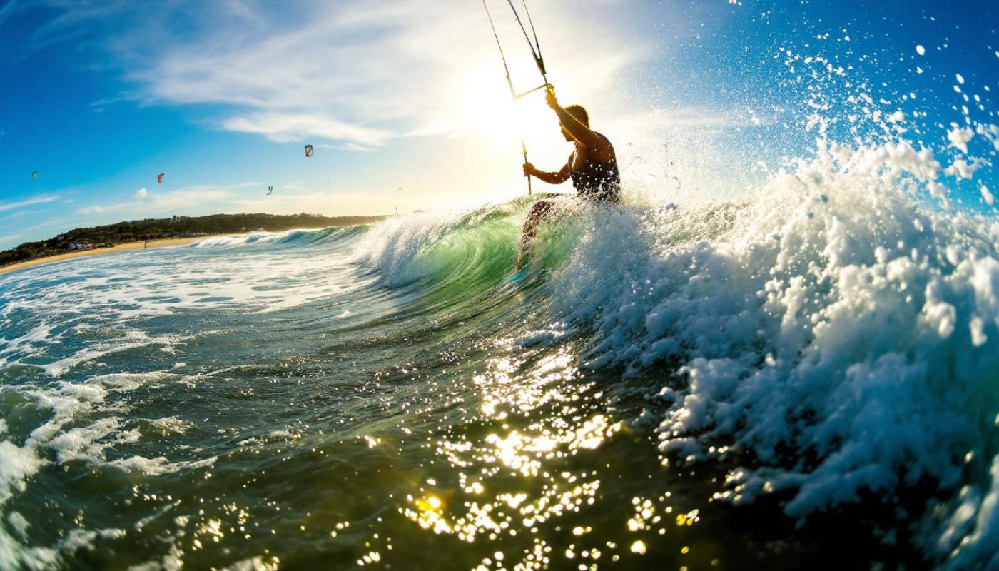 Wie wählt man die richtige Ausrüstung für Kitesurfen, SUP und Wingfoilen?